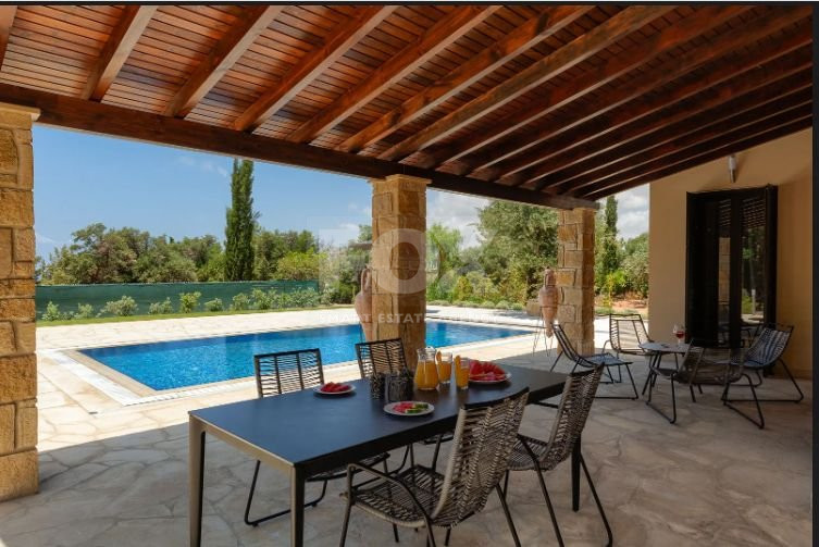 Beautifully Refurbished Two-Bedroom Villa in Aphrofite Hills , Paphos
