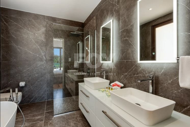 Beautifully Refurbished Two-Bedroom Villa in Aphrofite Hills , Paphos