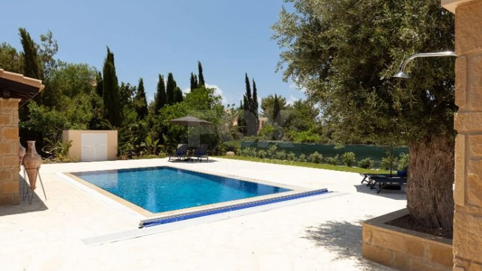 Luxury Renovated Bungalow-Style Villa with Private Heated Pool in the Eastern Plateau, for sale