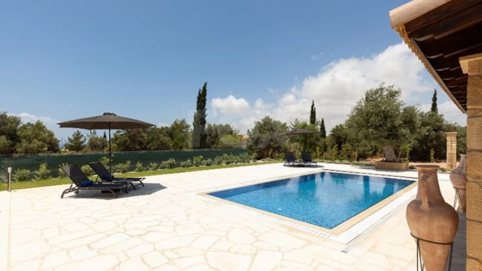 Luxury Renovated Bungalow-Style Villa with Private Heated Pool in the Eastern Plateau, for sale