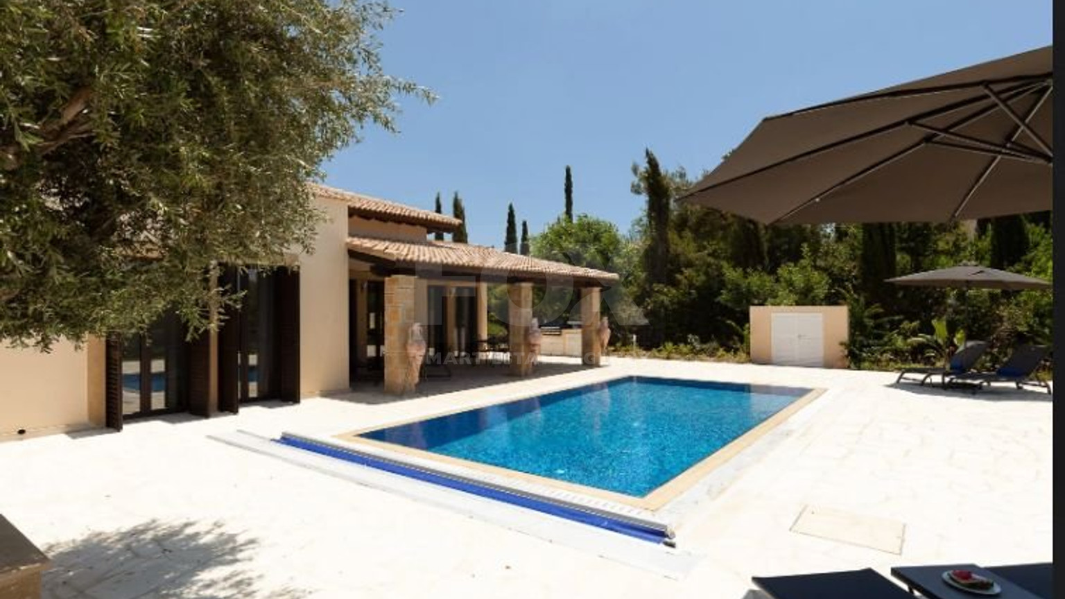 Luxury Renovated Bungalow-Style Villa with Private Heated Pool in the Eastern Plateau, for sale