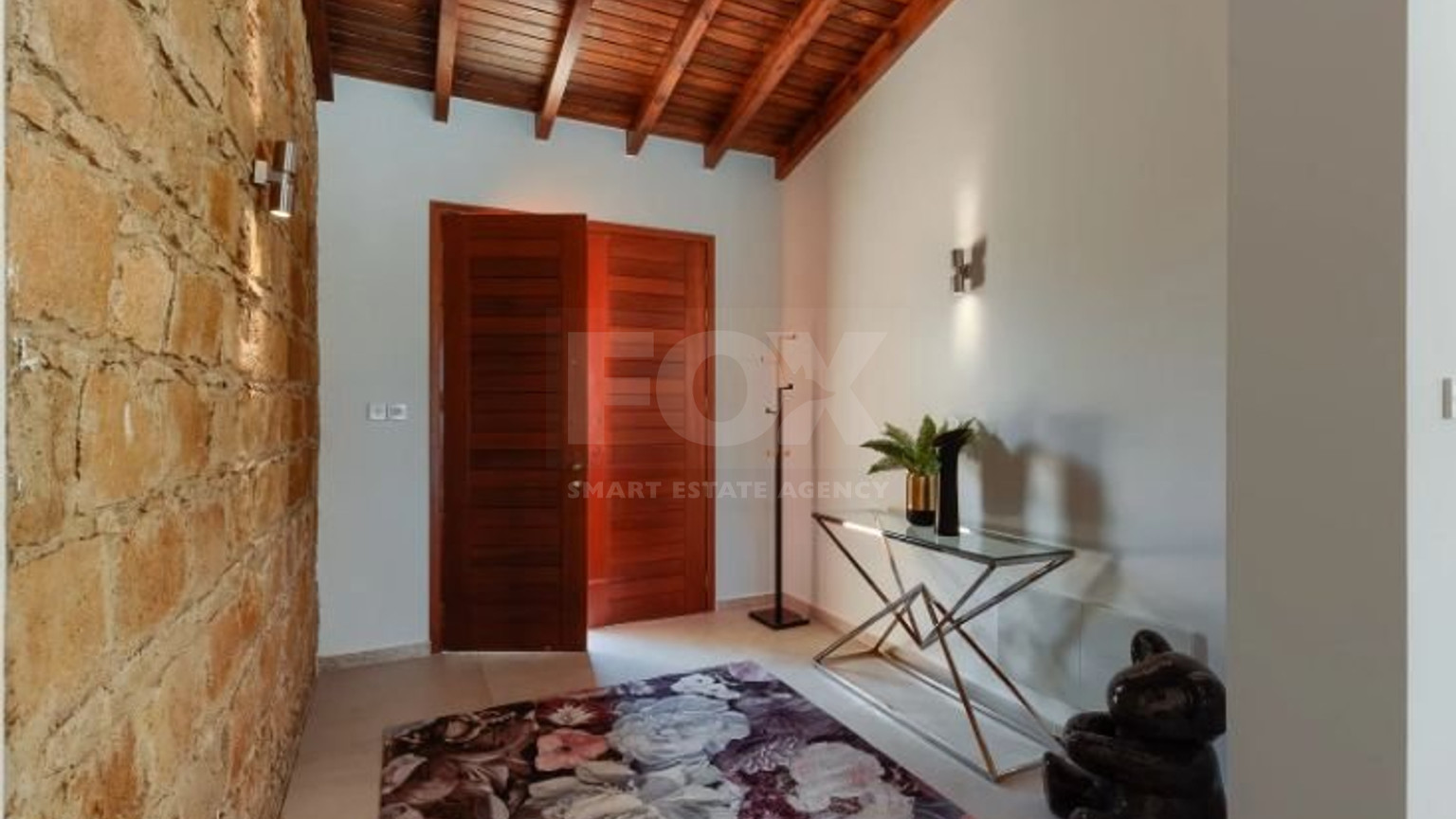 Luxury Renovated Bungalow-Style Villa with Private Heated Pool in the Eastern Plateau, for sale