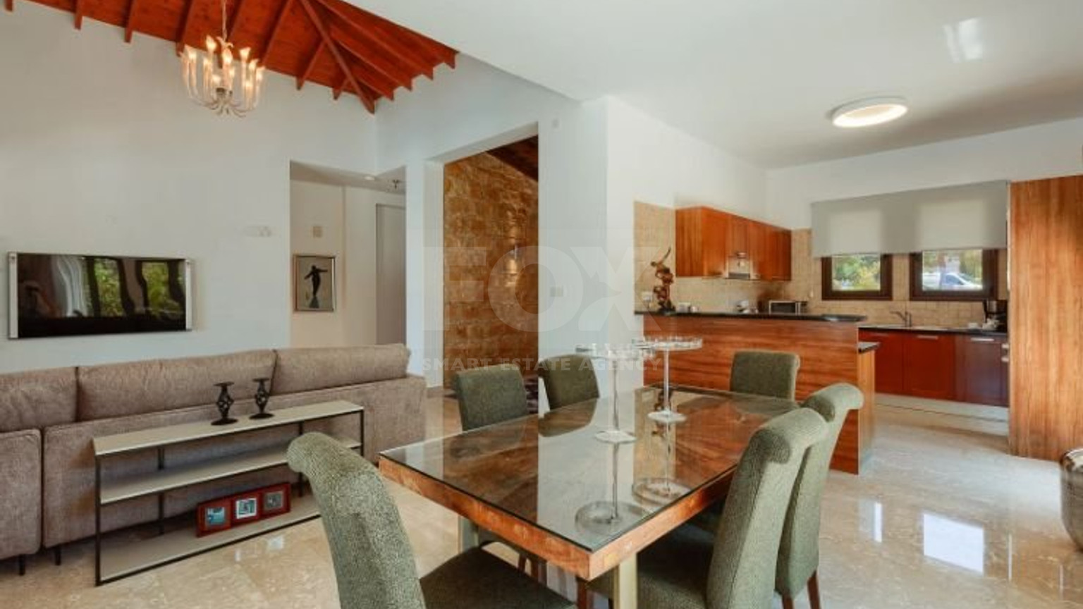 Luxury Renovated Bungalow-Style Villa with Private Heated Pool in the Eastern Plateau, for sale