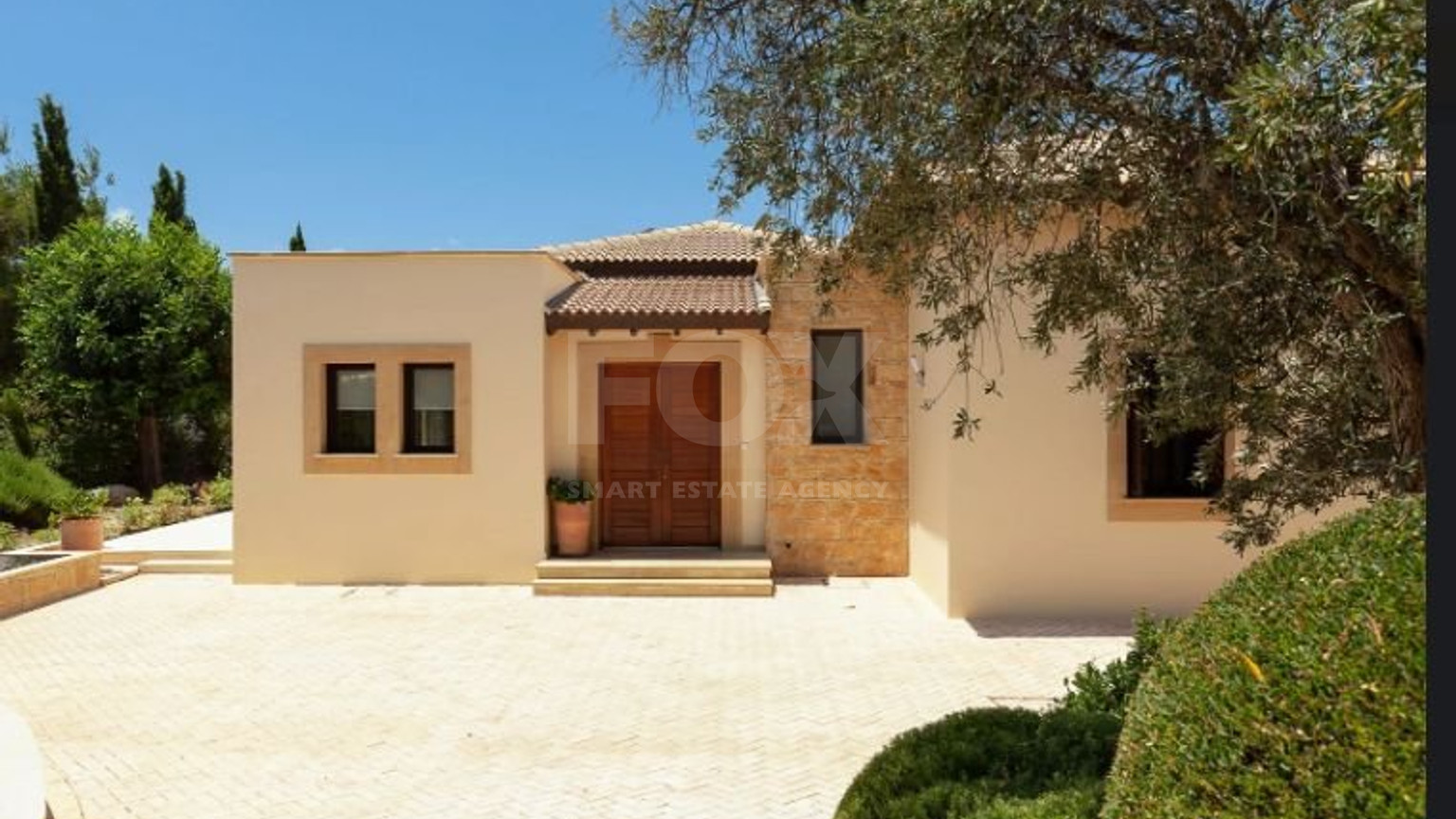 Luxury Renovated Bungalow-Style Villa with Private Heated Pool in the Eastern Plateau, for sale