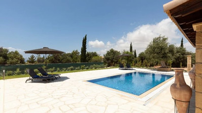 Luxury Renovated Bungalow-Style Villa with Private Heated Pool in the Eastern Plateau, for sale