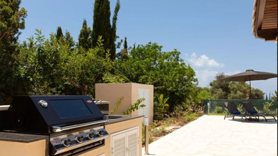 Luxury Renovated Bungalow-Style Villa with Private Heated Pool in the Eastern Plateau, for sale