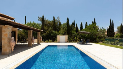 Luxury Renovated Bungalow-Style Villa with Private Heated Pool in the Eastern Plateau, for sale