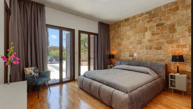 Luxury Renovated Bungalow-Style Villa with Private Heated Pool in the Eastern Plateau, for sale