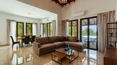 Luxury Renovated Bungalow-Style Villa with Private Heated Pool in the Eastern Plateau, for sale
