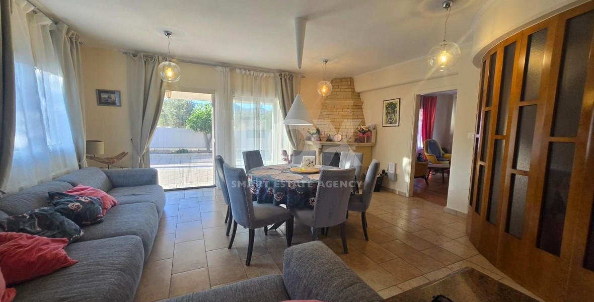 Five bedroom Villa for rent plus two annex in Pyrgos, Limassol