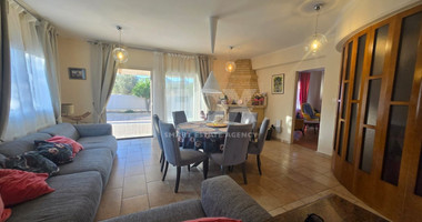 Five bedroom Villa for rent plus two annex in Pyrgos, Limassol