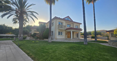 Five bedroom Villa for rent plus two annex in Pyrgos, Limassol