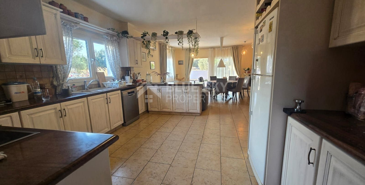 Five bedroom Villa for rent plus two annex in Pyrgos, Limassol