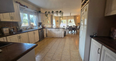 Five bedroom Villa for rent plus two annex in Pyrgos, Limassol