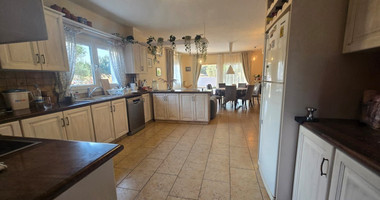 Five bedroom Villa for rent plus two annex in Pyrgos, Limassol