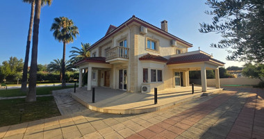 Five bedroom Villa for rent plus two annex in Pyrgos, Limassol