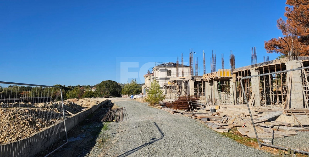 Three Bedroom Detached House with swimming pool for Sale in Souni-Zanakia