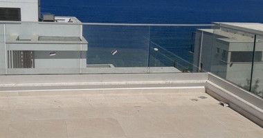 Three bedroom seafront luxury villa in Chloraka, Paphos