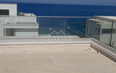Three bedroom seafront luxury villa in Chloraka, Paphos