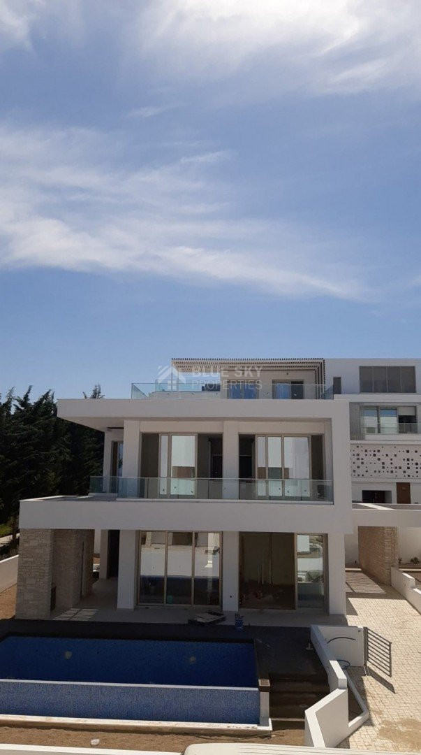 Three bedroom seafront luxury villa in Chloraka, Paphos