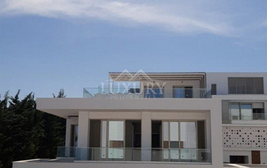 Three bedroom seafront luxury villa in Chloraka, Paphos