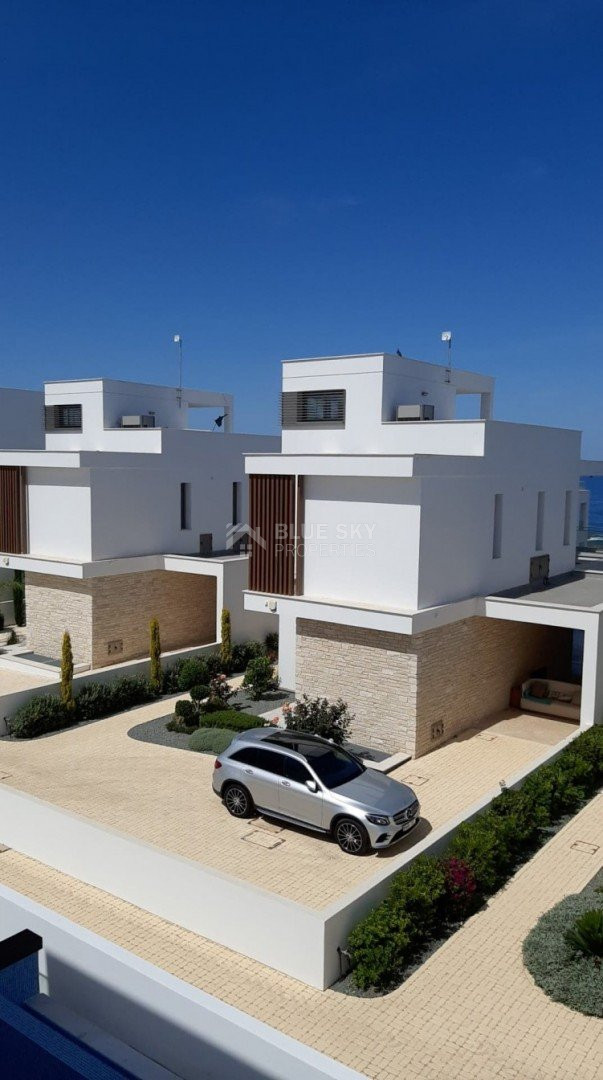 Three bedroom seafront luxury villa in Chloraka, Paphos