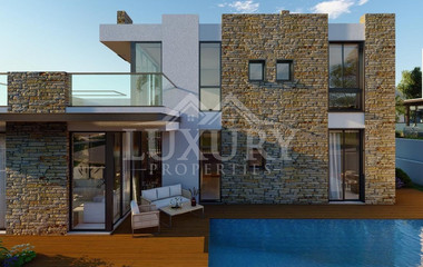 Outstanding three bedroom beachfront villa in Chloraka, Paphos