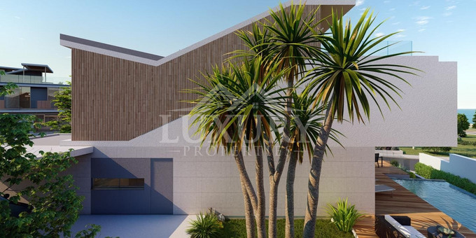 For sale: Beachfront Four-Bedroom Luxury Villa in Chloraka, Paphos