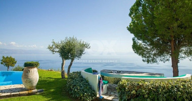 For sale: Beachfront Four-Bedroom Luxury Villa in Chloraka, Paphos