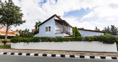For Rent: Spacious Furnished Four Bedroom Semi-Deatached House in Kato Pafos