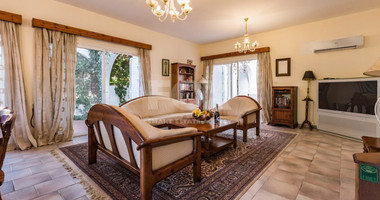 For Rent: Spacious Furnished Four Bedroom Semi-Deatached House in Kato Pafos