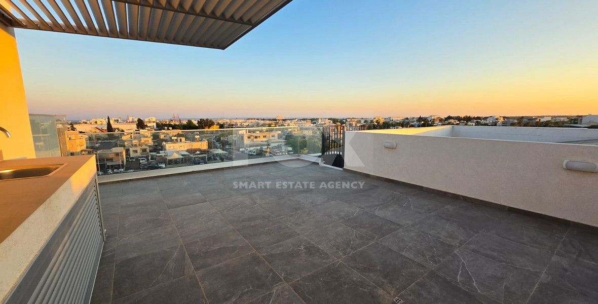 Modern Two-Bedroom Penthouse with Rooftop and Sea Views for rent in Kato Polemidia