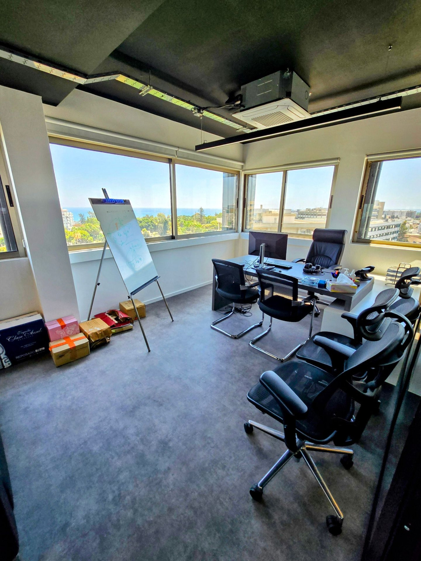 Office 400 m² in Limassol, Cyprus