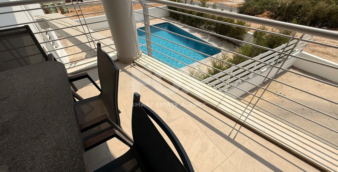 FOR SALE THREE BEDROOM GROUND FLOOR APARTMENT WITH GARDEN AND COMMUNAL SWIMMING POOL.