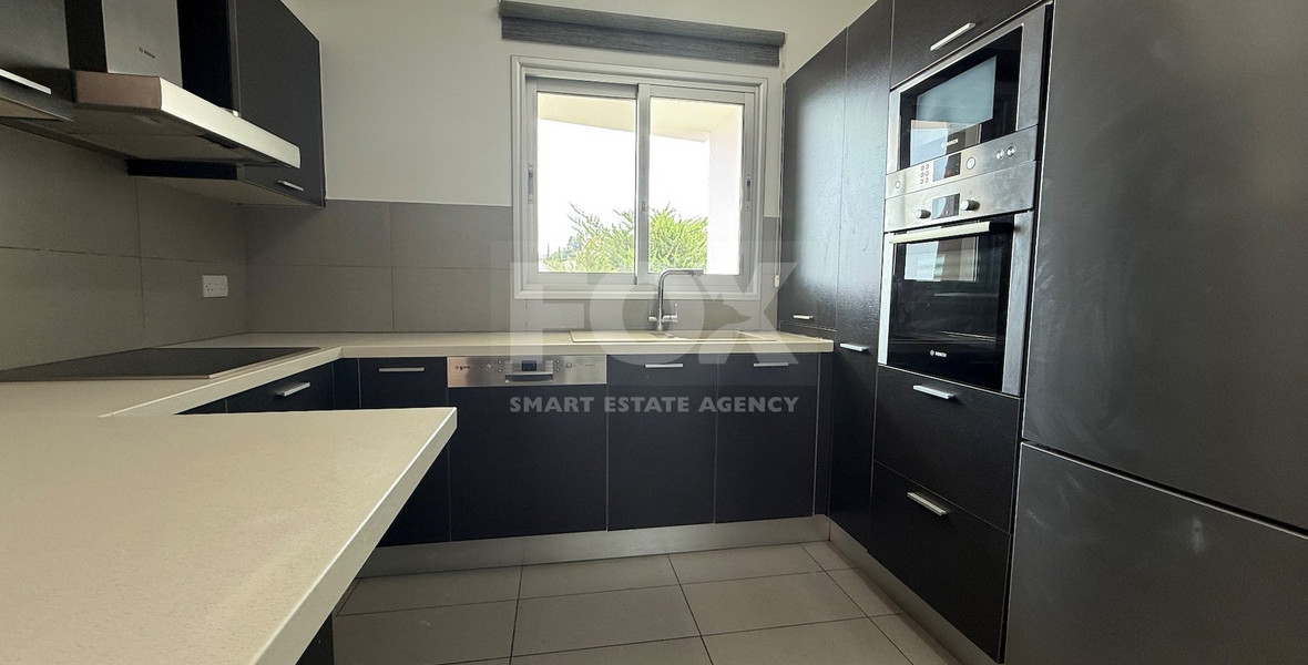 FOR SALE THREE BEDROOM GROUND FLOOR APARTMENT WITH GARDEN AND COMMUNAL SWIMMING POOL.