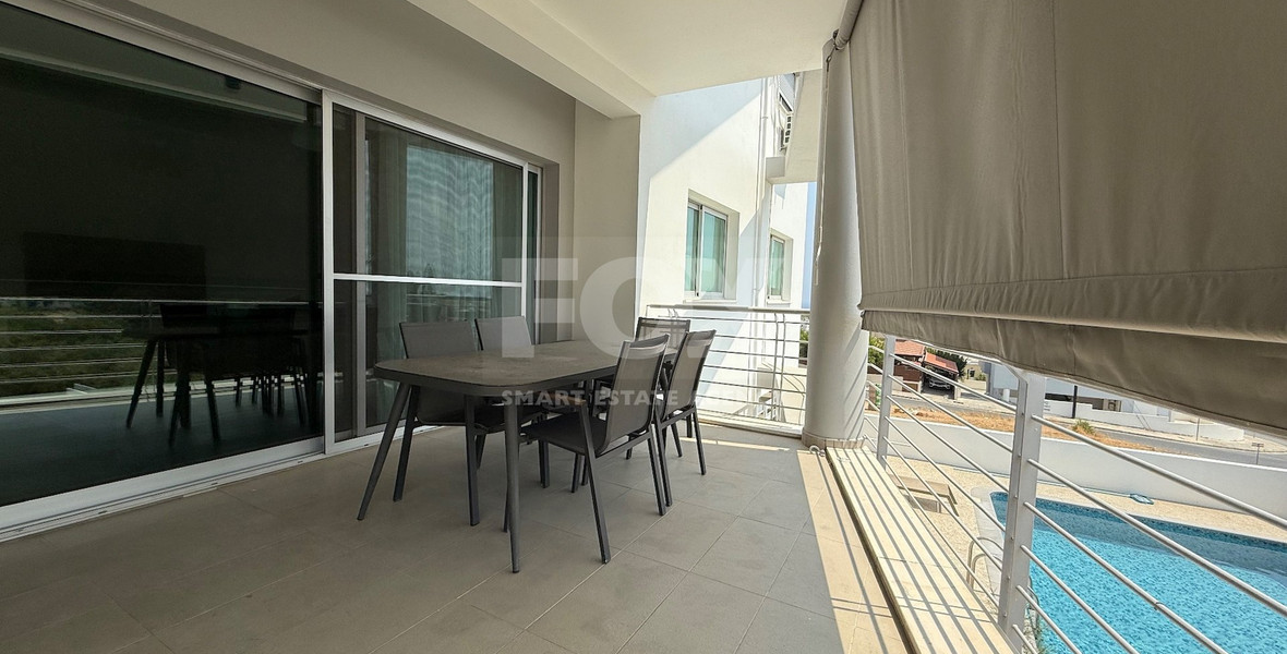 FOR SALE THREE BEDROOM GROUND FLOOR APARTMENT WITH GARDEN AND COMMUNAL SWIMMING POOL.