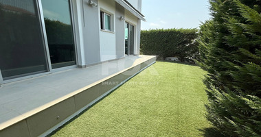 FOR SALE THREE BEDROOM GROUND FLOOR APARTMENT WITH GARDEN AND COMMUNAL SWIMMING POOL.