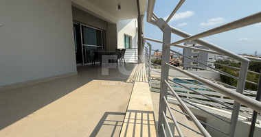 FOR SALE THREE BEDROOM GROUND FLOOR APARTMENT WITH GARDEN AND COMMUNAL SWIMMING POOL.