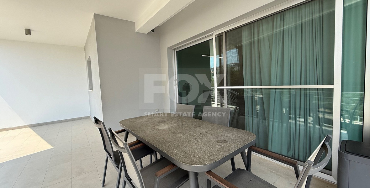 FOR SALE THREE BEDROOM GROUND FLOOR APARTMENT WITH GARDEN AND COMMUNAL SWIMMING POOL.