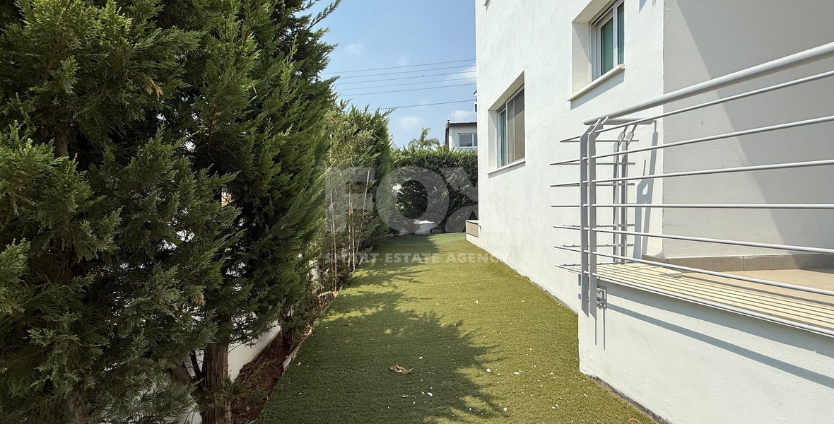 FOR SALE THREE BEDROOM GROUND FLOOR APARTMENT WITH GARDEN AND COMMUNAL SWIMMING POOL.