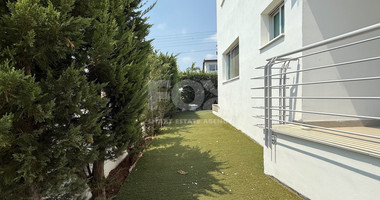 FOR SALE THREE BEDROOM GROUND FLOOR APARTMENT WITH GARDEN AND COMMUNAL SWIMMING POOL.