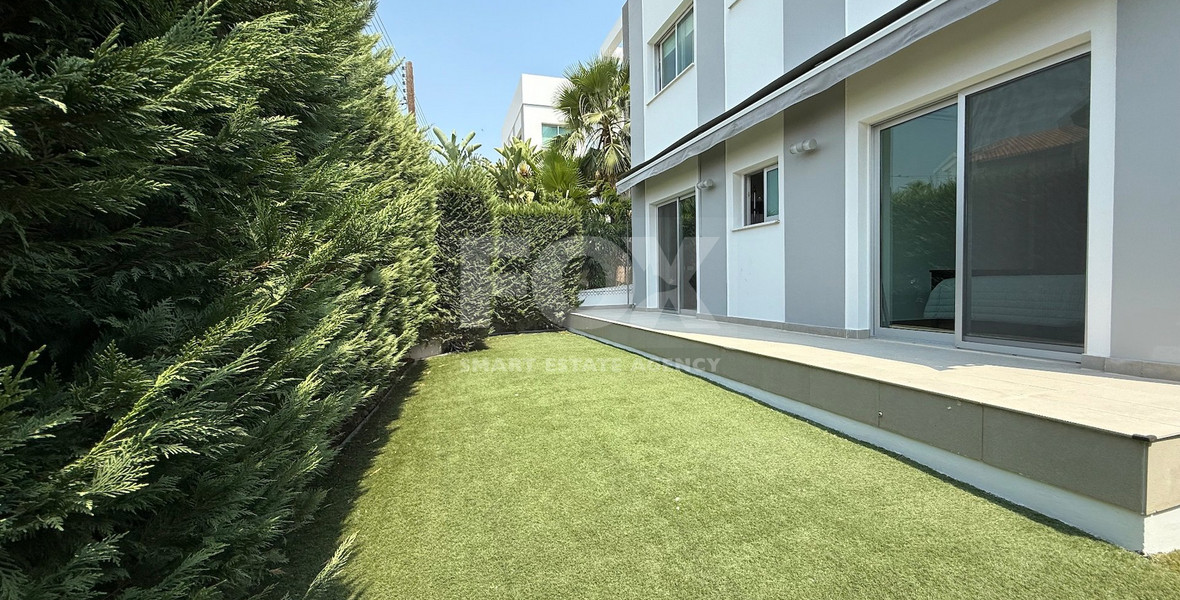 FOR SALE THREE BEDROOM GROUND FLOOR APARTMENT WITH GARDEN AND COMMUNAL SWIMMING POOL.