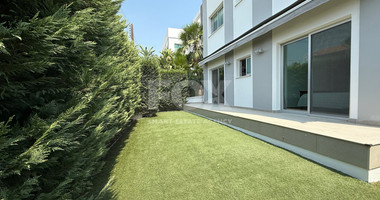 FOR SALE THREE BEDROOM GROUND FLOOR APARTMENT WITH GARDEN AND COMMUNAL SWIMMING POOL.