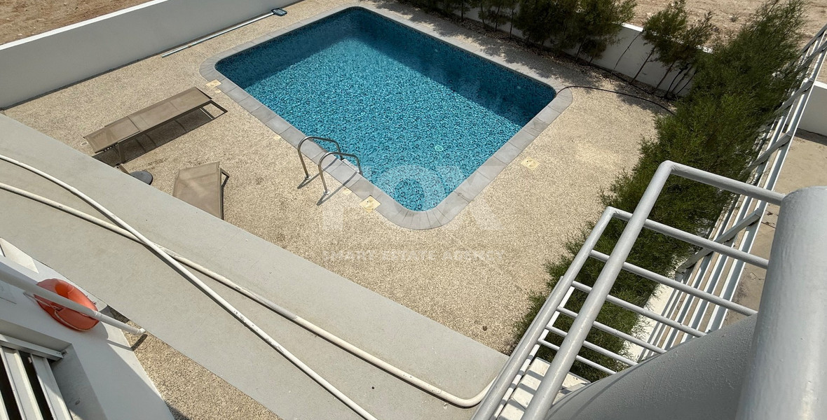 FOR SALE THREE BEDROOM GROUND FLOOR APARTMENT WITH GARDEN AND COMMUNAL SWIMMING POOL.