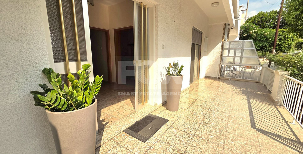 Three bedroom semi detached house 300m from the sea for rent in Neapoli