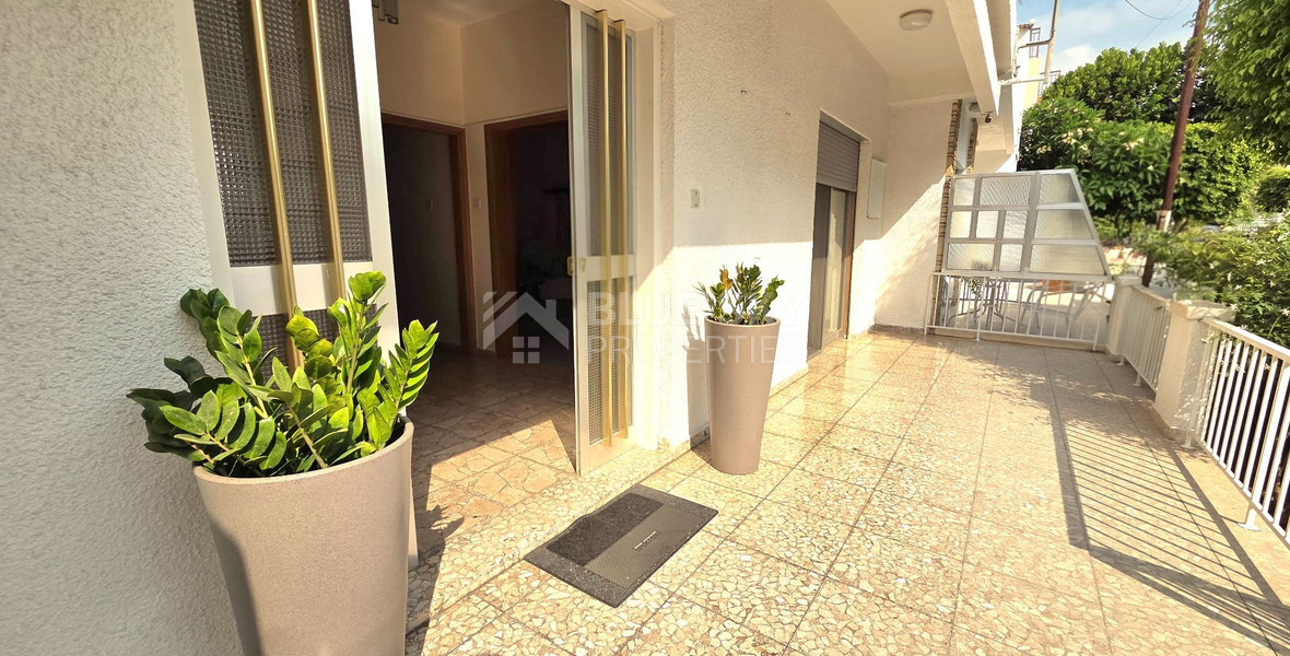 Three bedroom semi detached house 300m from the sea for rent in Neapoli