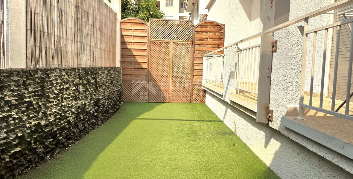 Three bedroom semi detached house 300m from the sea for rent in Neapoli