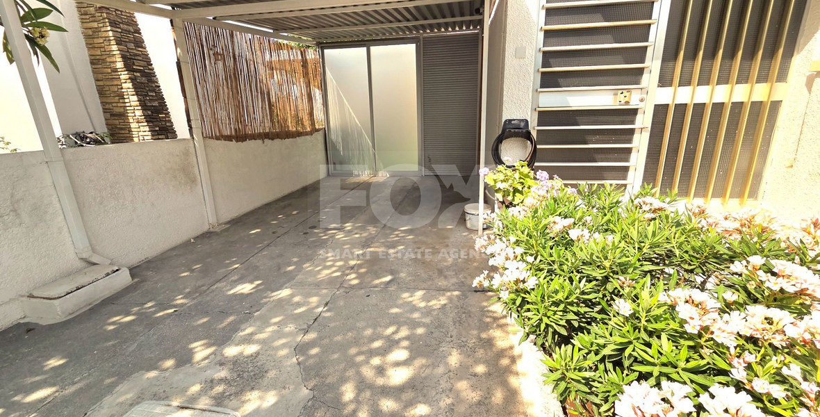 Three bedroom semi detached house 300m from the sea for rent in Neapoli