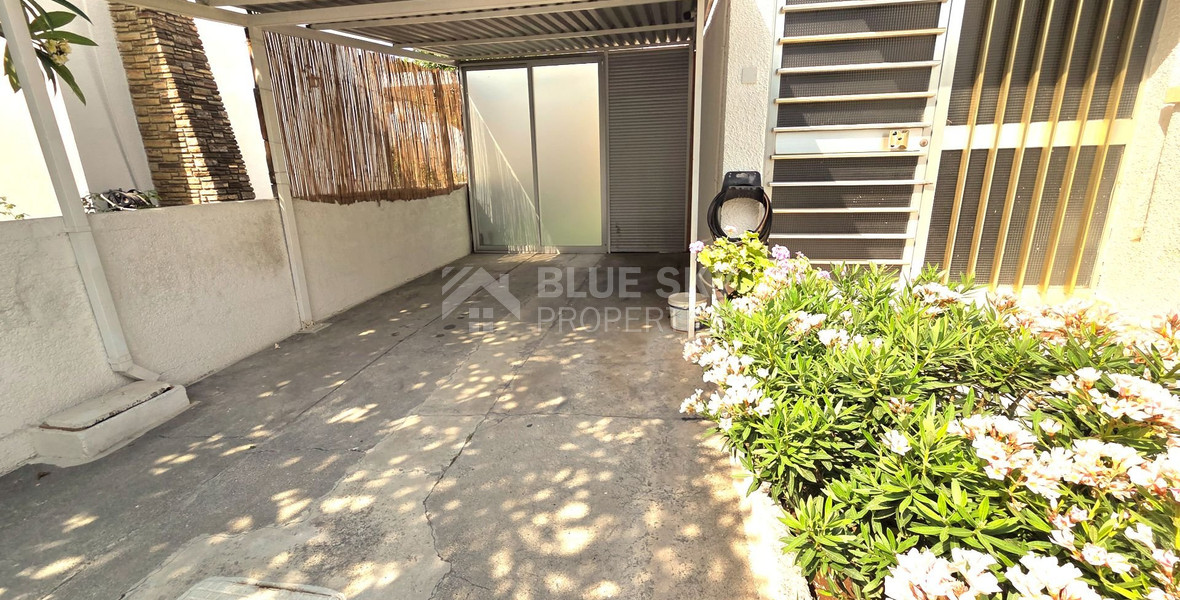 Three bedroom semi detached house 300m from the sea for rent in Neapoli