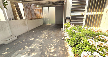 Three bedroom semi detached house 300m from the sea for rent in Neapoli